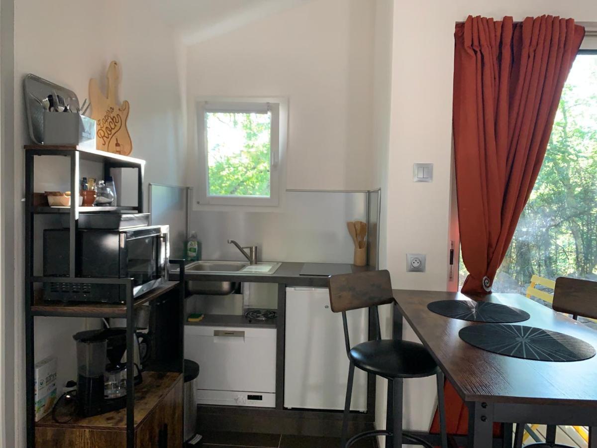 Le Mazet, Studio Avec Terrasse Et Acces Piscine Saint Alban Auriolles ภายนอก รูปภาพ